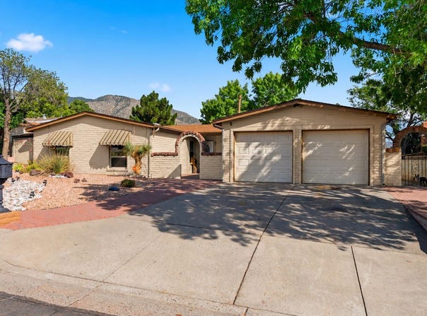 11900 El Solindo Avenue NE, Albuquerque, NM 87111