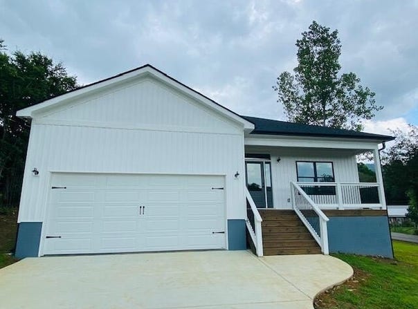 493 Bernice Drive, Trenton, GA 30752