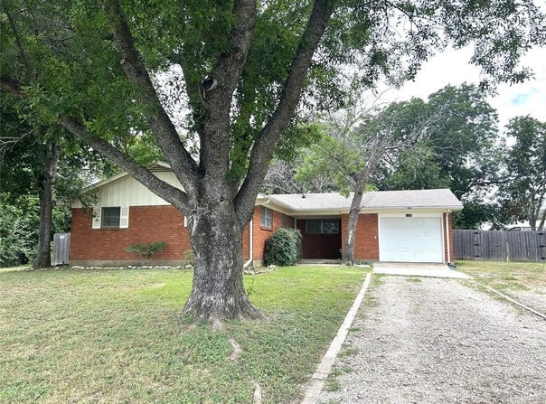 1102 S Louisiana Street, Grandview, TX 76050
