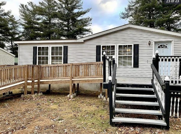 27 Sandy Pines Trailer Park, Keeseville, NY 12944