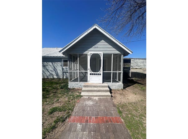 302 W Ripley Street, Coleman, TX 76834