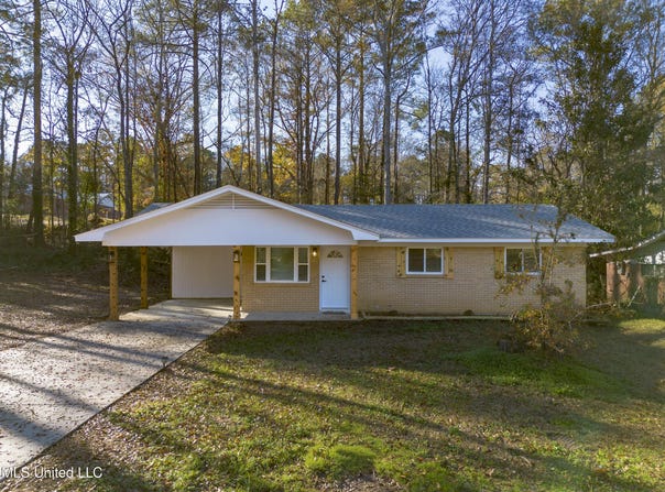 622 11th Avenue, Magee, MS 39111