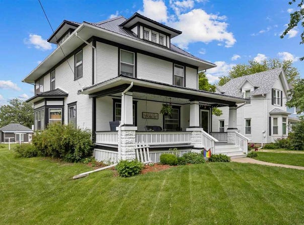 540 E 4th St, Tipton, IA 52772