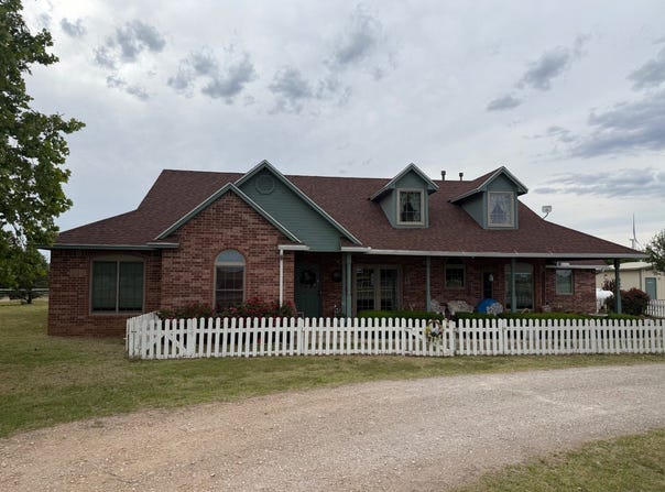 58301  S County Road 208, Vici, OK 73859