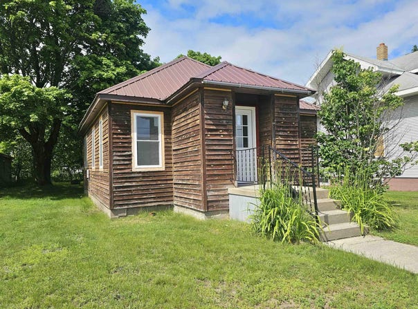 603 W Elk, Manistique, MI 49854
