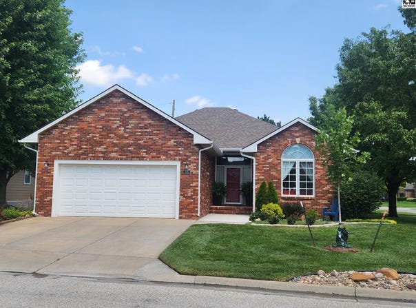 530 E 39th Ct, Hutchinson, KS 67502