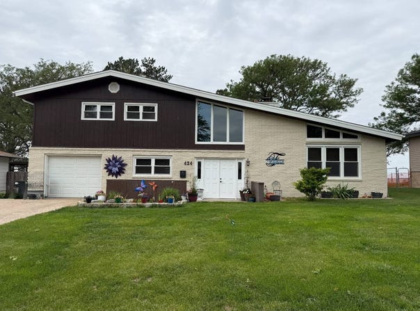 424 Smith Dr, Colby, KS 67701