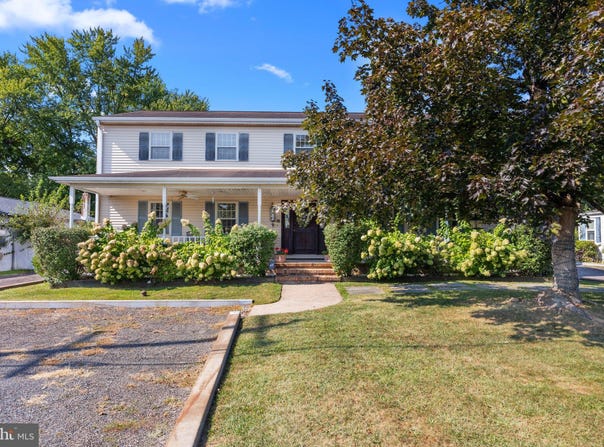 2321 EDGELY ROAD, LEVITTOWN, PA 19057