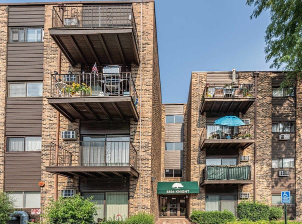 8894 Knight Avenue, Des Plaines, IL 60016