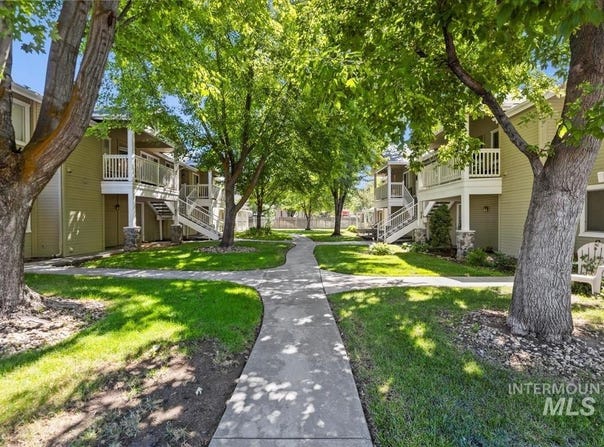 415 W State, Eagle, ID 83616