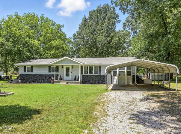 232 Hickory Place, Carl Junction, MO 64834