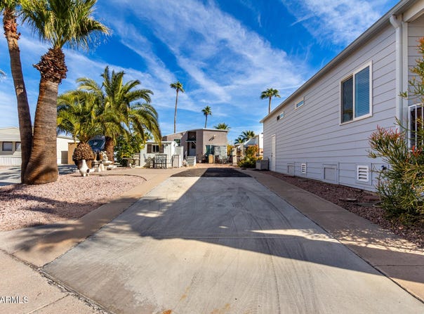 720 DOUGLAS Road, Mesa, AZ 85205