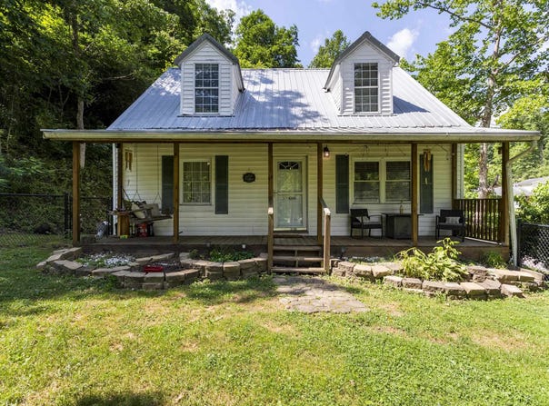 688 Saunders Hollow Road, Barboursville, WV 25504