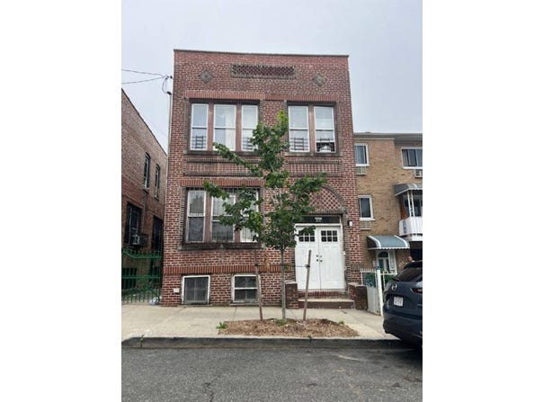 854 East 214th Street, Bronx, NY 10467