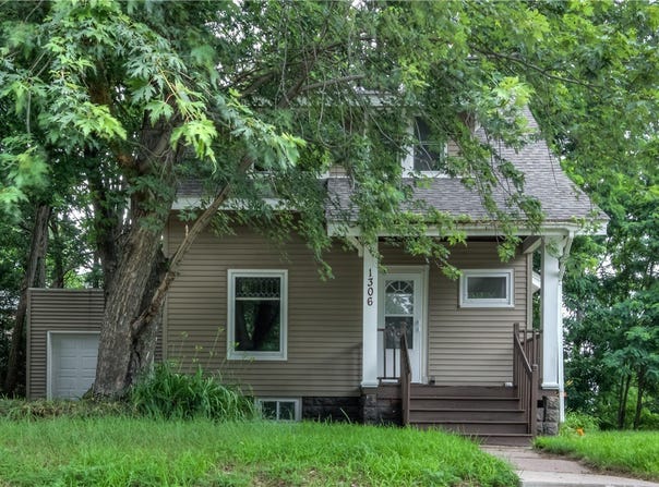 1306 Hawthorne Street, Eau Claire, WI 54703