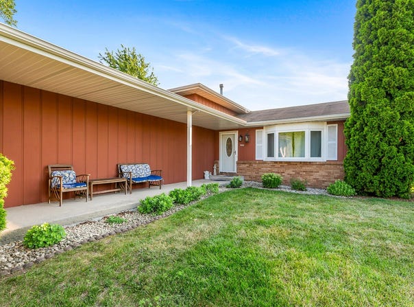 8966 Clark Place, Crown Point, IN 46307