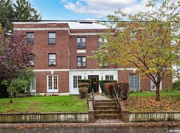 14 Beach Road, Great Neck, NY 11023
