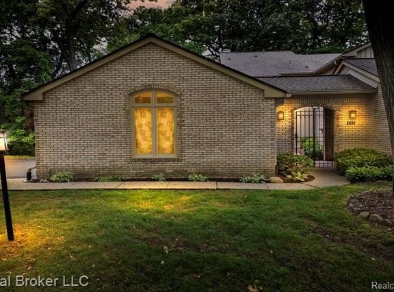 1285 Greenglen Court, Bloomfield Hills, MI 48304