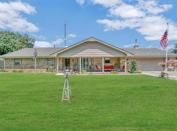 305 E Seger Street, Colony, OK 73021