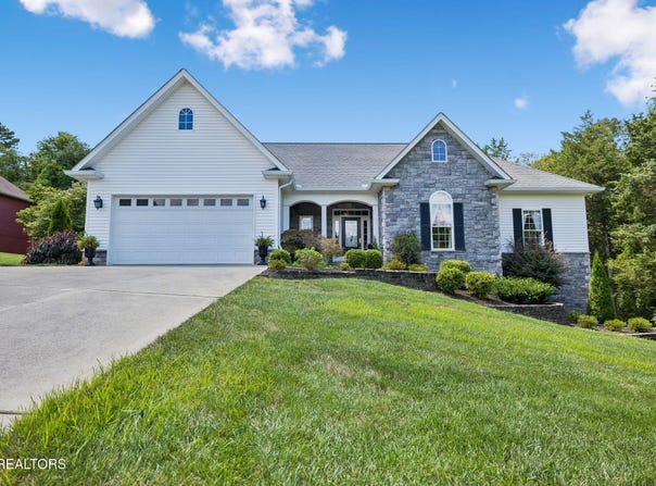 102 Tahlequah Lane, Loudon, TN 37774