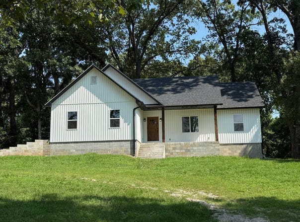 409 Valley Road, Thayer, MO 65791