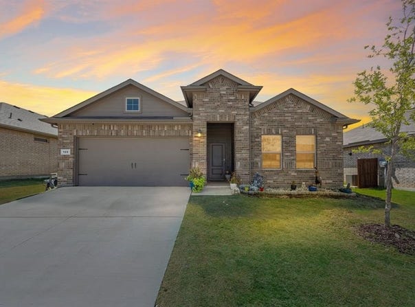 129 Hollytree Lane, Boyd, TX 76023