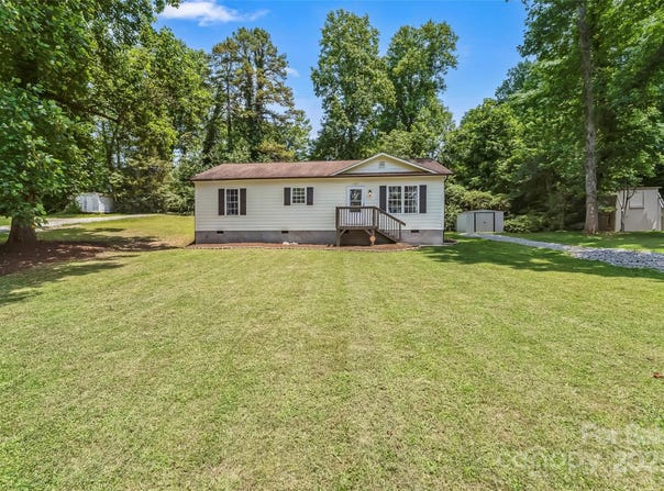 1631 Berkley Street SW, Lenoir, NC 28645