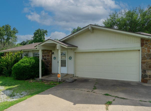 315 N Locust Street, Fairland, OK 74343