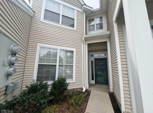 1002 Deerhaven Ter, Lopatcong Township, NJ 08886