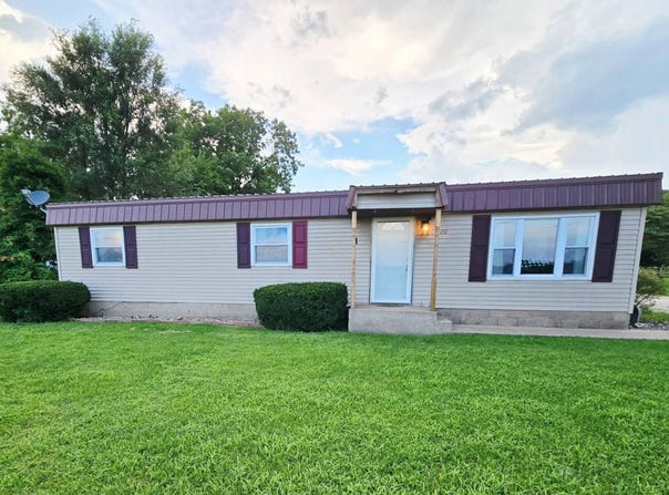 420 E Walnut St, Kirkwood, IL 61447