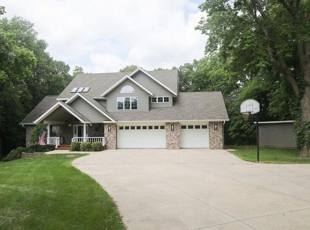 303 Knollwood Drive, Estherville, IA 51334