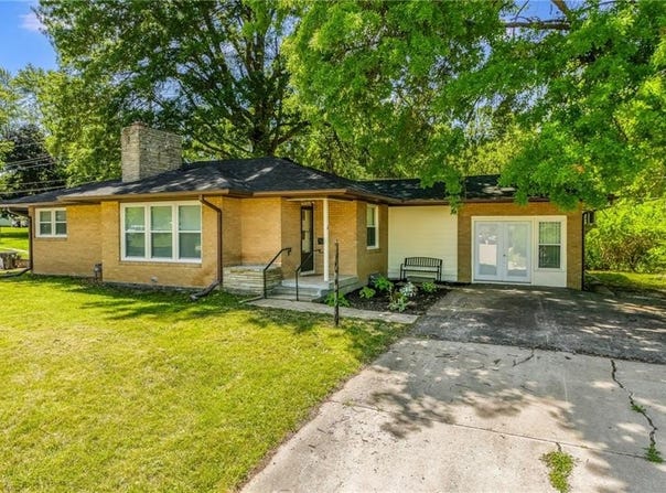 16805 Sunset Drive, Independence, MO 64057