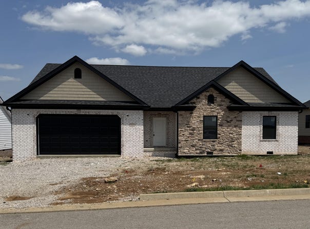 105 Linzi Way, Paris, KY 40361