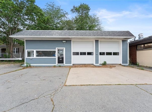2147 Acushnet Avenue, New Bedford, MA 02745