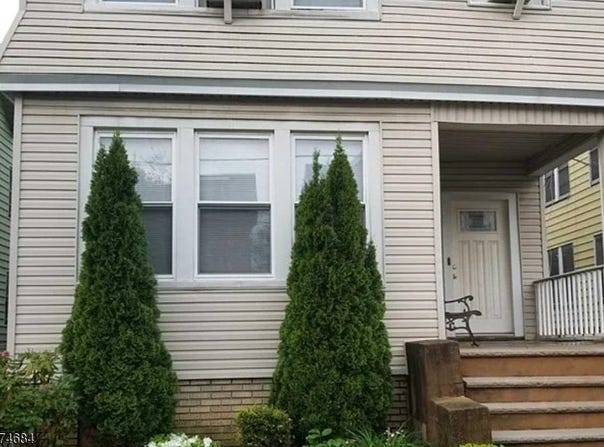 32 Harding Ter, Newark City, NJ 07112-2006