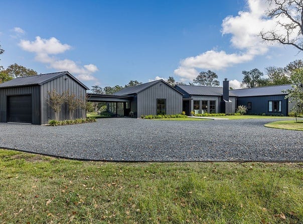 830 South Weyand Road, Round Top, TX 78954