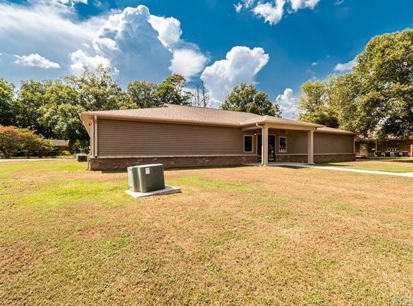 302 S School St, Dermott, AR 71638