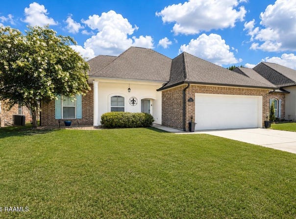 217 Lexi Falls Lane, Broussard, LA 70518
