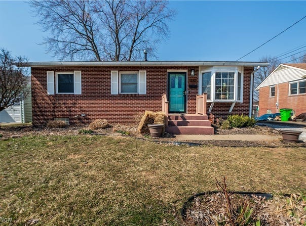 1232 Valley Drive NW, North Canton, OH 44720