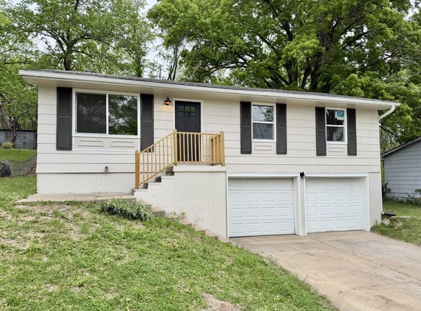 1405 Grayling Dr, Boonville, MO 65233