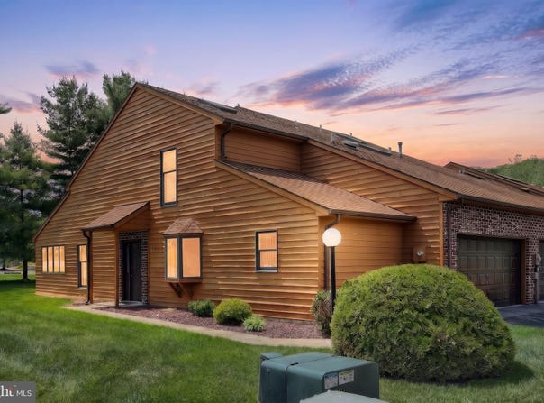 26 WESTVIEW MANOR, YORK, PA 17408