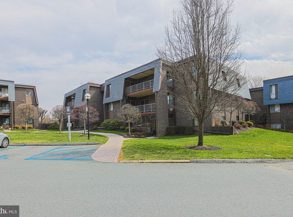 2 STONEHENGE CIRCLE, PIKESVILLE, MD 21208