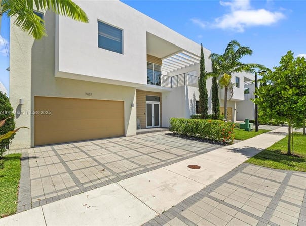 7457 NW 101st Ave, Doral, FL 33178
