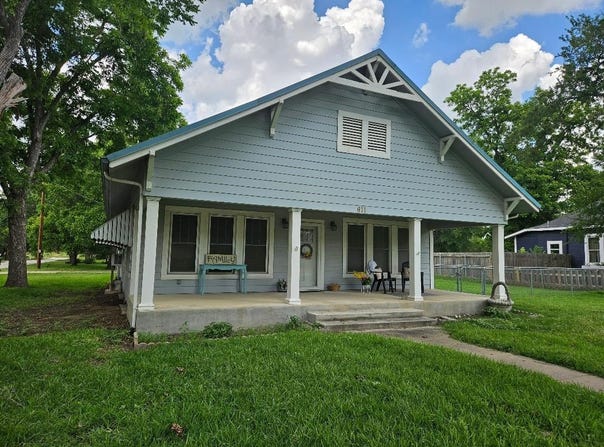 611 N Main St, Elgin, TX 78621
