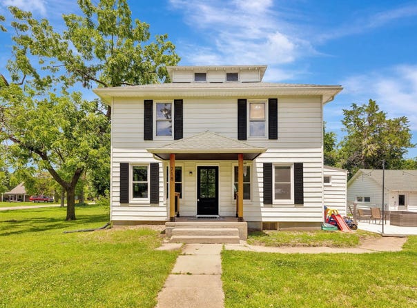 718 W 3rd, Halstead, KS 67056