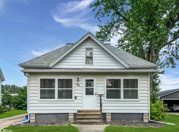 604 Woodlawn Avenue, Traer, IA 50675