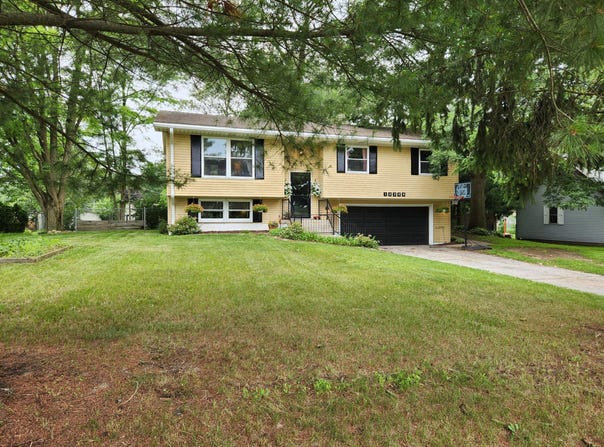 10308 N 500 E, DeMotte, IN 46310