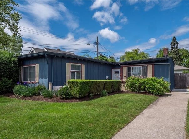 203 Fenner Avenue, Middletown, RI 02842
