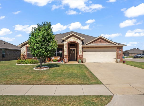 4126 Bridle Path Lane, Sanger, TX 76266