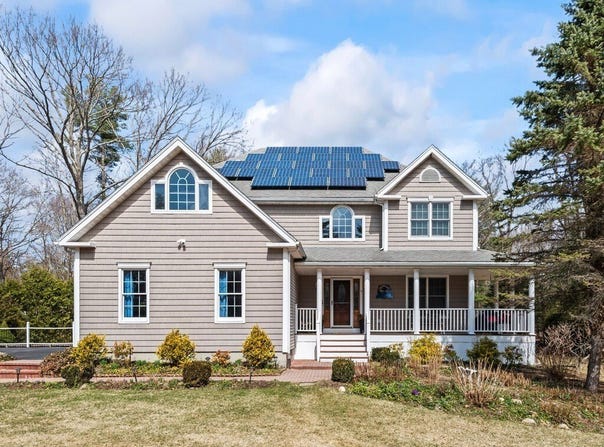 9 Santom St, Auburn, MA 01501